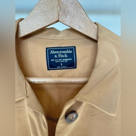 Abercrombie & Fitch Tan Button-Up Cropped Shirt Size S - Picture 3 of 7